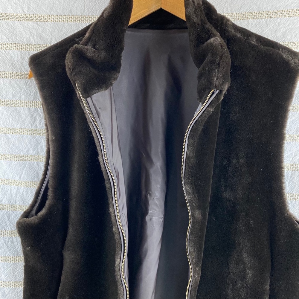 Reversible Faux Fur Vest - Picture 4 of 9